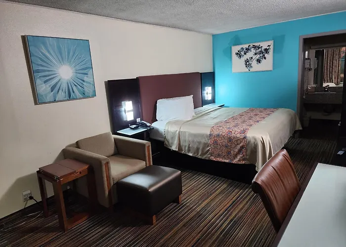 Discovery Inn Lafayette