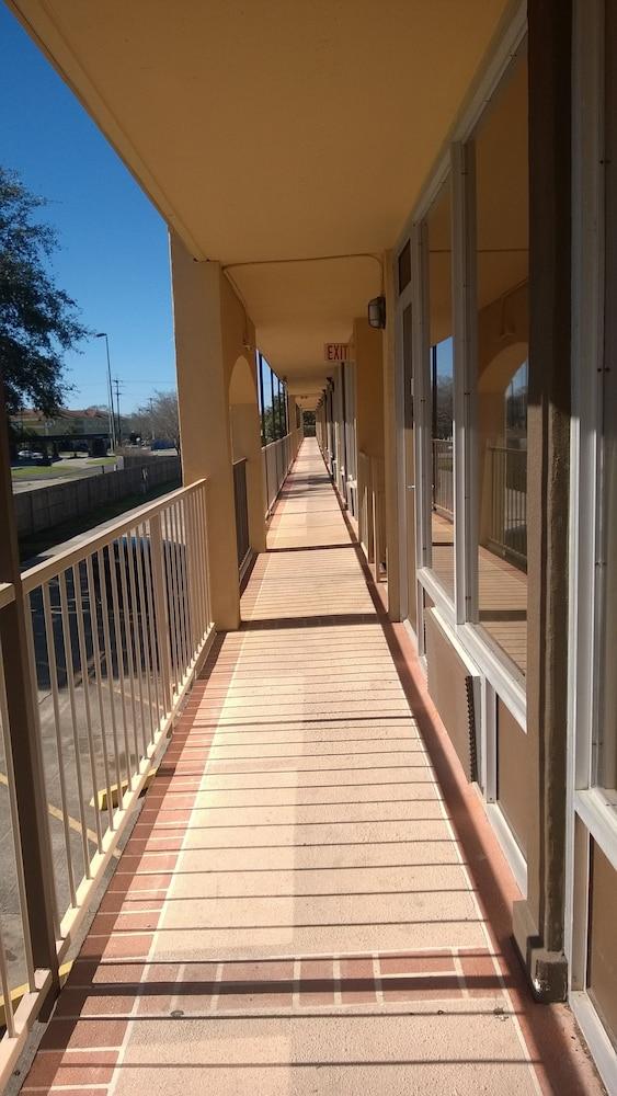 Motel Discovery