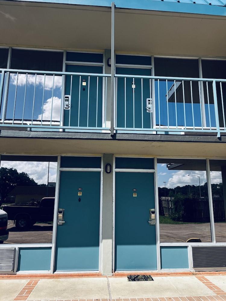 Discovery Motel