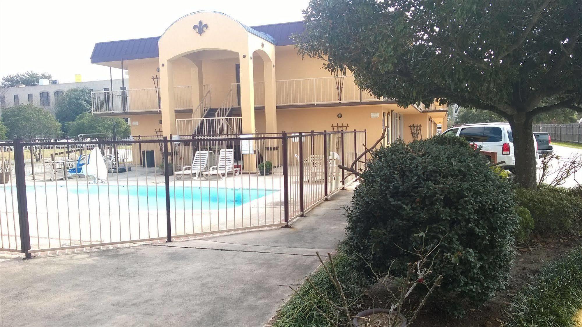 Motel Discovery 2*